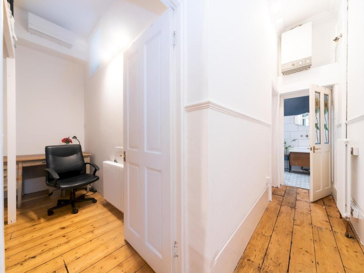 Pass The Keys Rustic And Quirky Flat In Charming Charlton Village London Eksteriør billede