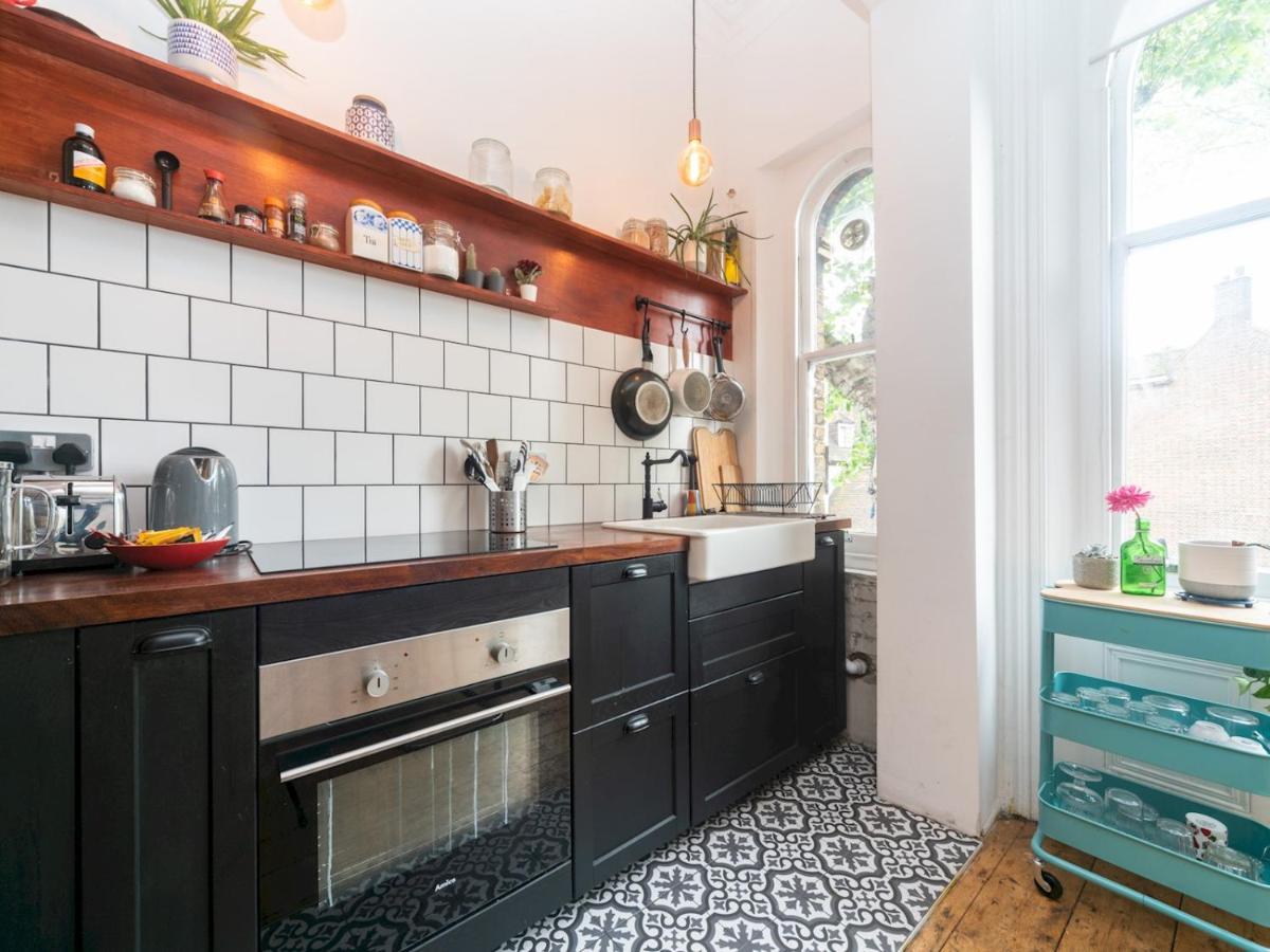 Pass The Keys Rustic And Quirky Flat In Charming Charlton Village London Eksteriør billede