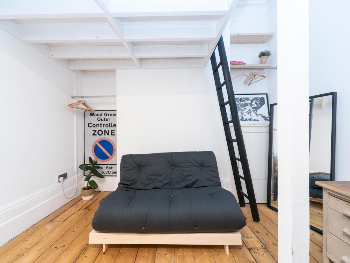 Pass The Keys Rustic And Quirky Flat In Charming Charlton Village London Eksteriør billede