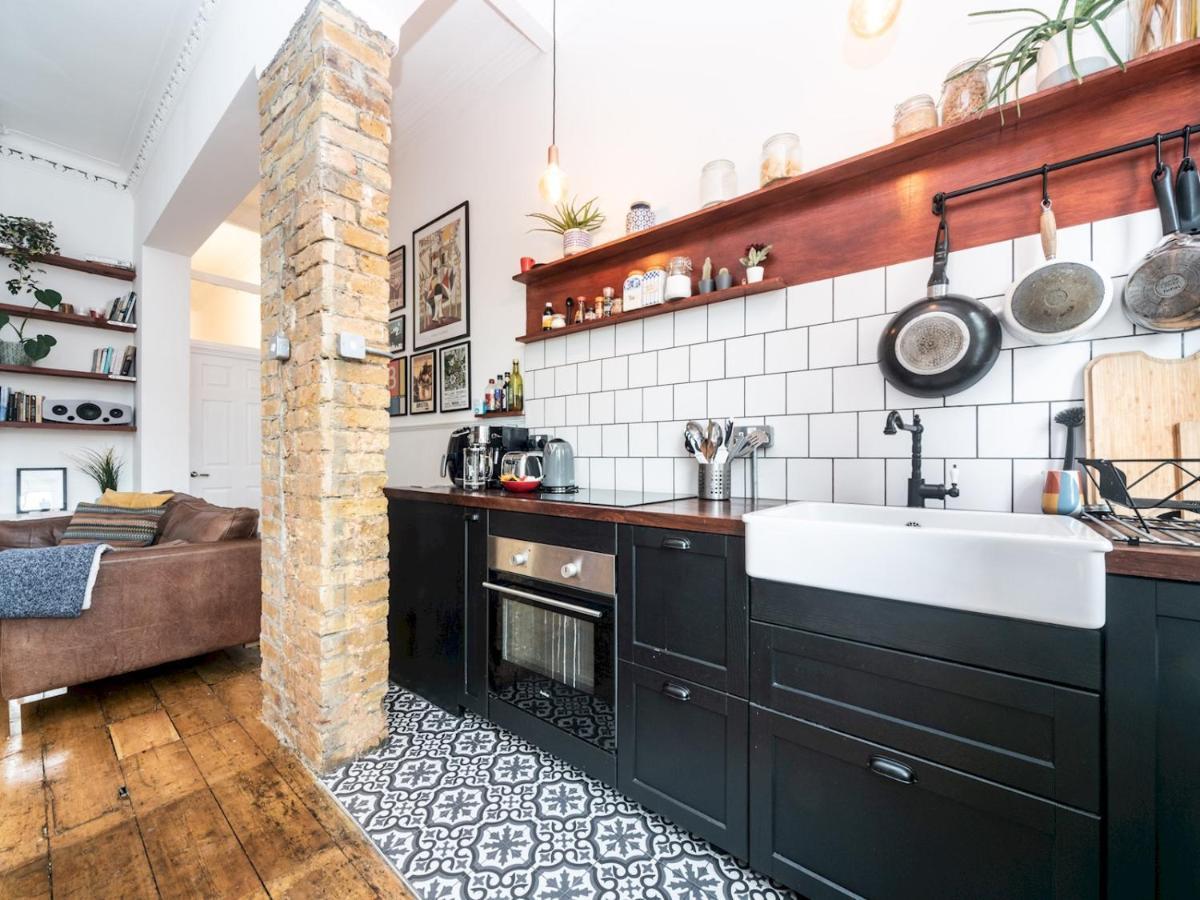 Pass The Keys Rustic And Quirky Flat In Charming Charlton Village London Eksteriør billede