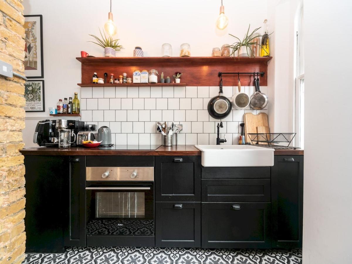Pass The Keys Rustic And Quirky Flat In Charming Charlton Village London Eksteriør billede