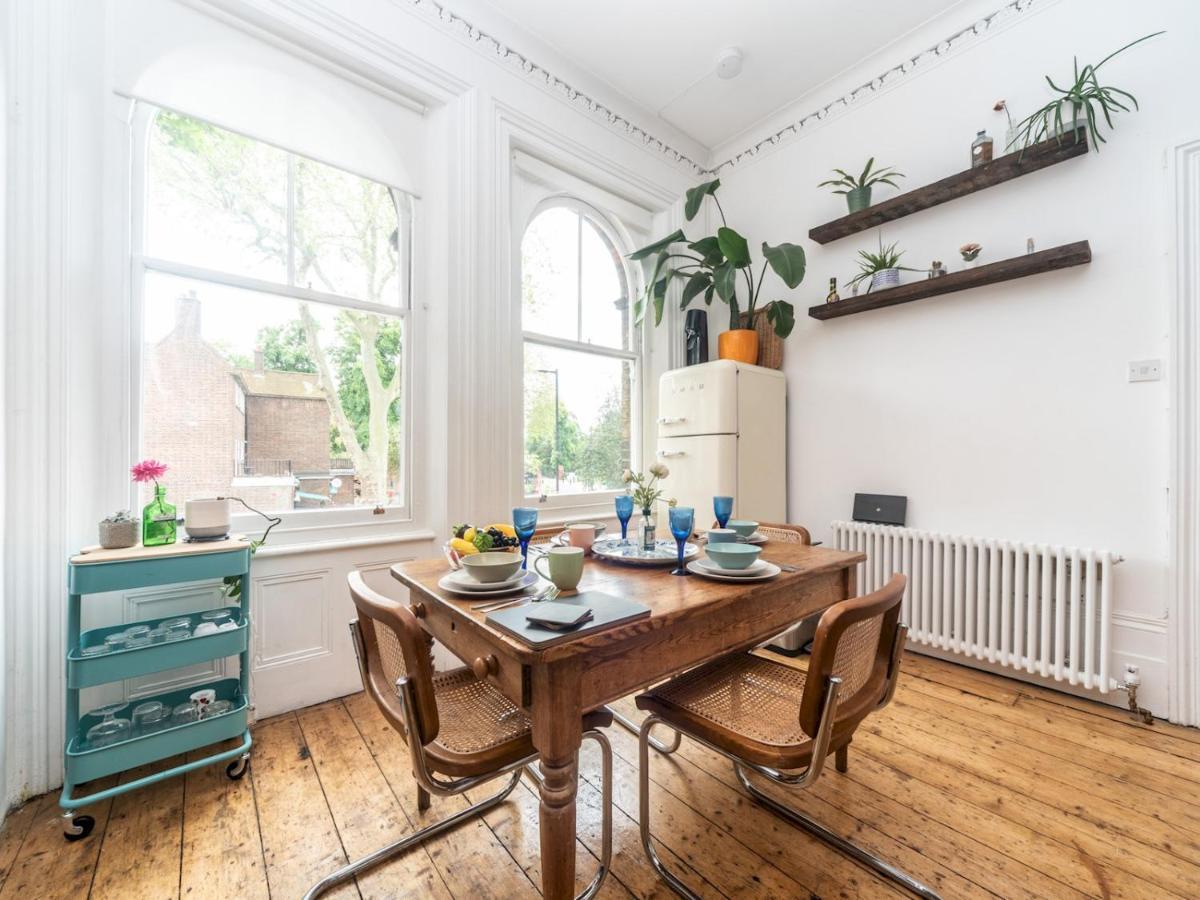 Pass The Keys Rustic And Quirky Flat In Charming Charlton Village London Eksteriør billede