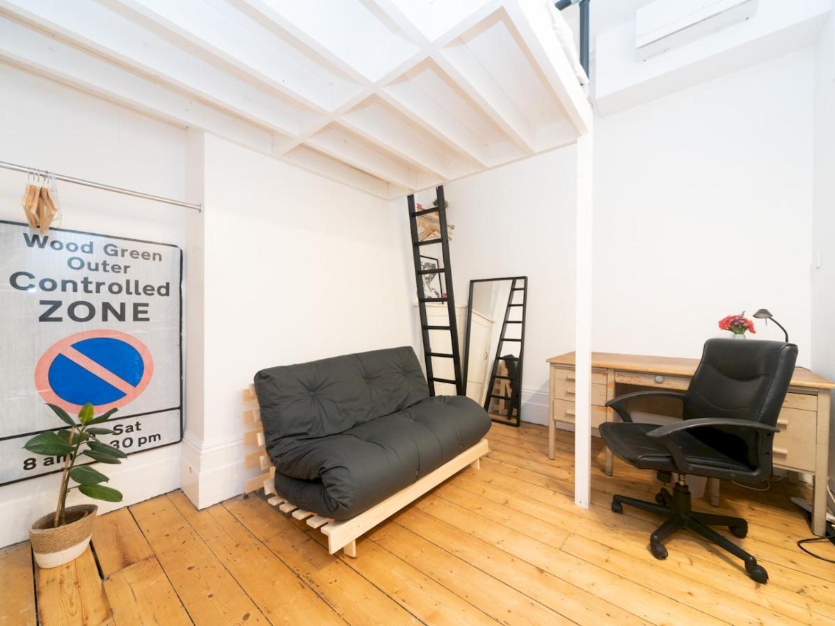 Pass The Keys Rustic And Quirky Flat In Charming Charlton Village London Eksteriør billede