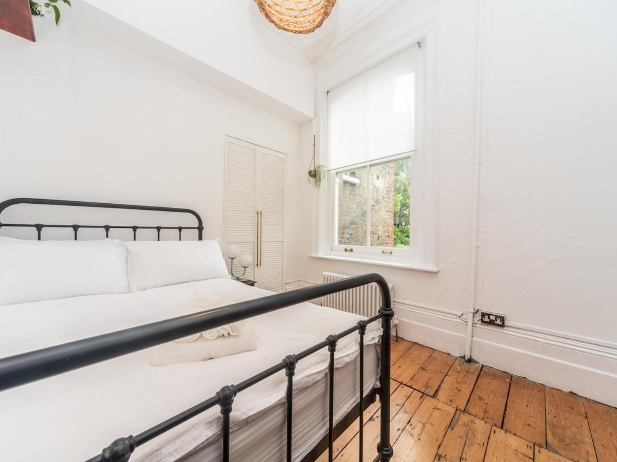 Pass The Keys Rustic And Quirky Flat In Charming Charlton Village London Eksteriør billede
