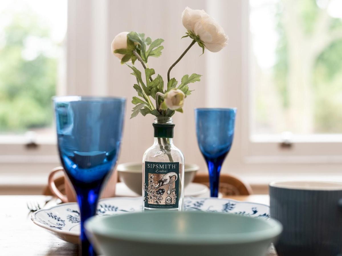 Pass The Keys Rustic And Quirky Flat In Charming Charlton Village London Eksteriør billede