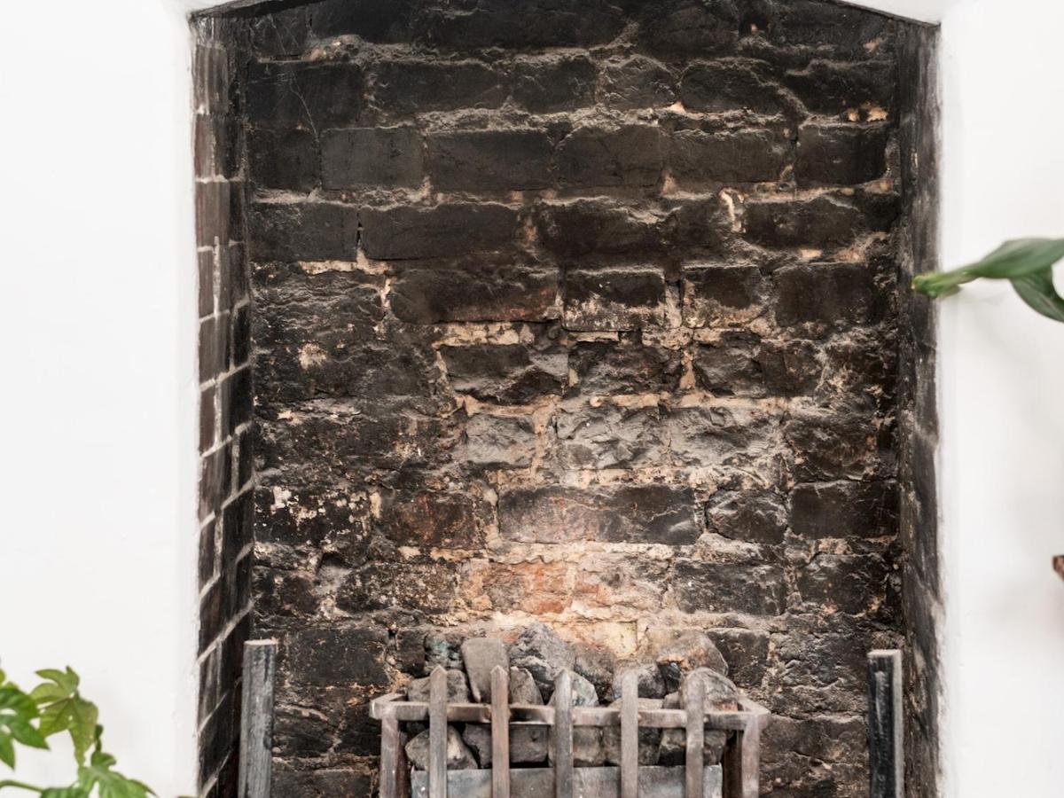 Pass The Keys Rustic And Quirky Flat In Charming Charlton Village London Eksteriør billede