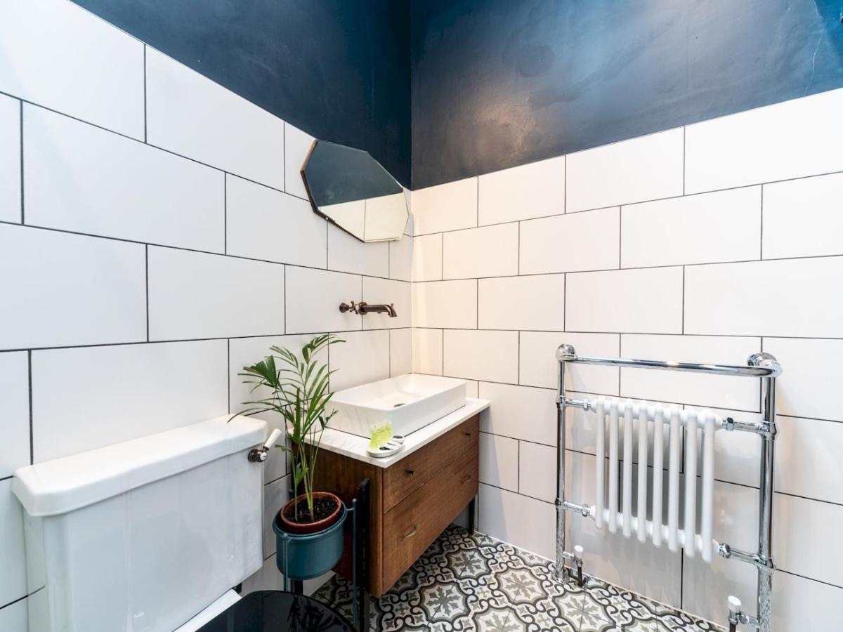 Pass The Keys Rustic And Quirky Flat In Charming Charlton Village London Eksteriør billede