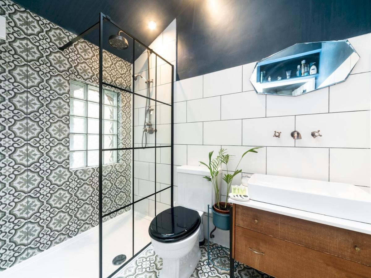 Pass The Keys Rustic And Quirky Flat In Charming Charlton Village London Eksteriør billede